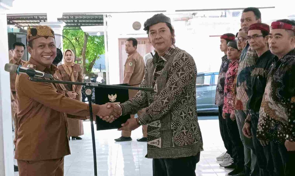 Wabup Pamekasan Lantik DKP 2025–2030, Dorong Pelestarian Budaya di Tengah Arus Globalisasi