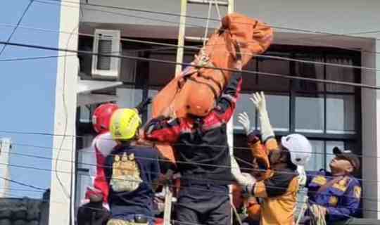 Tersengat Kabel Listrik, Pekerja Tewas Saat Perbaiki Atap Rumah di Mojoanyar Mojokerto