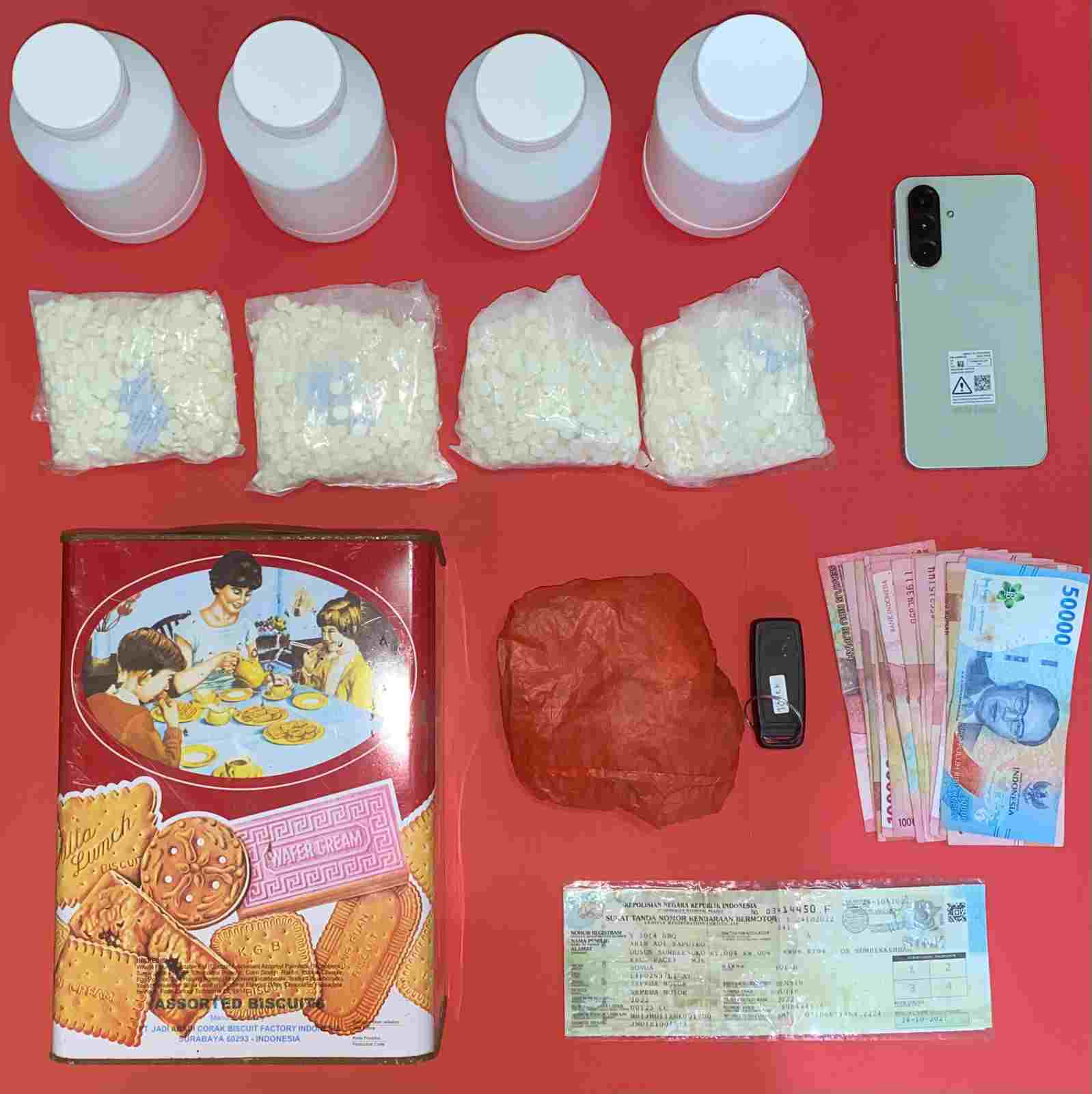 Polisi Grebek Rumah di Pacet, 4.000 Pil Double L Siap Edar Disita