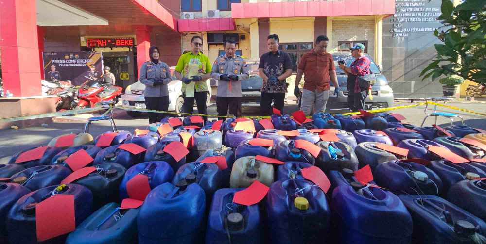 Polisi Bongkar Sindikat Penimbunan Pertalite di Probolinggo, Tujuh Pelaku Ditangkap di Empat Lokasi