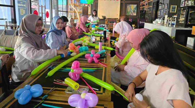 Rayakan Semangat Kartini, Workshop Buket Balon di Surabaya Dorong Kreativitas Perempuan