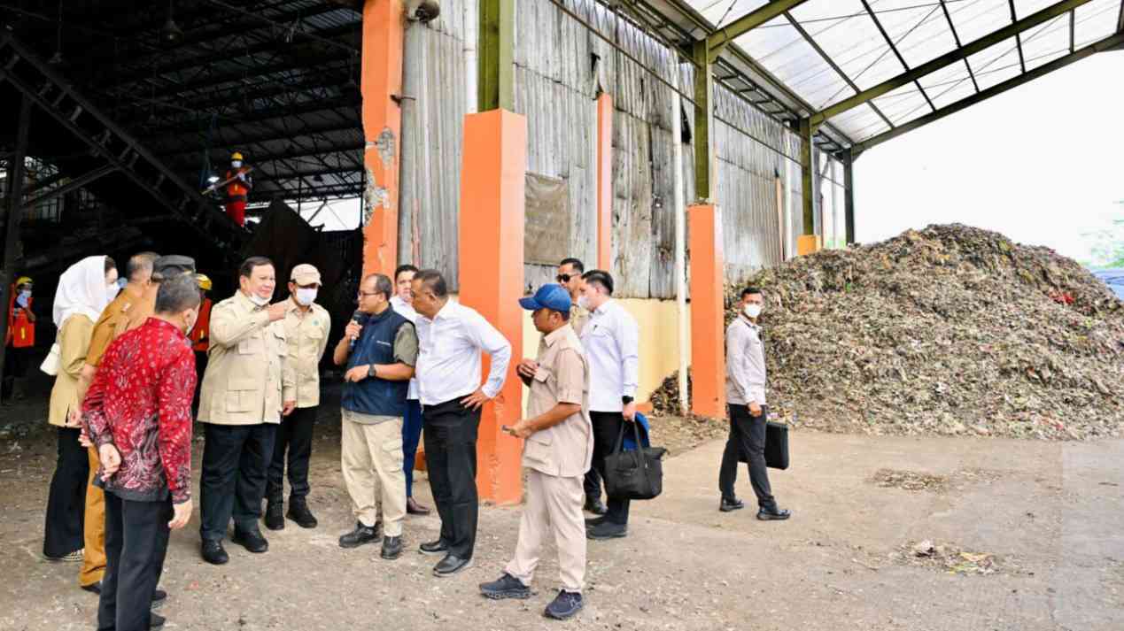 Tinjau TPST BLE Banyumas, Prabowo Dorong Pengelolaan Sampah Bernilai Ekonomi dan Berkelanjutan