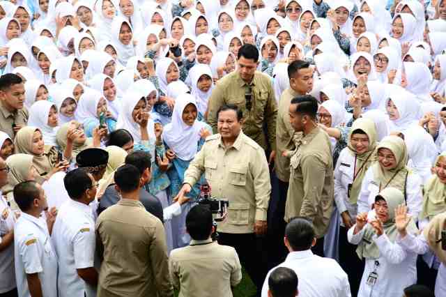 Prabowo Tinjau Renovasi SMAN 1 Cilacap, Tegaskan Komitmen Perbaiki Sekolah di Seluruh Indonesia