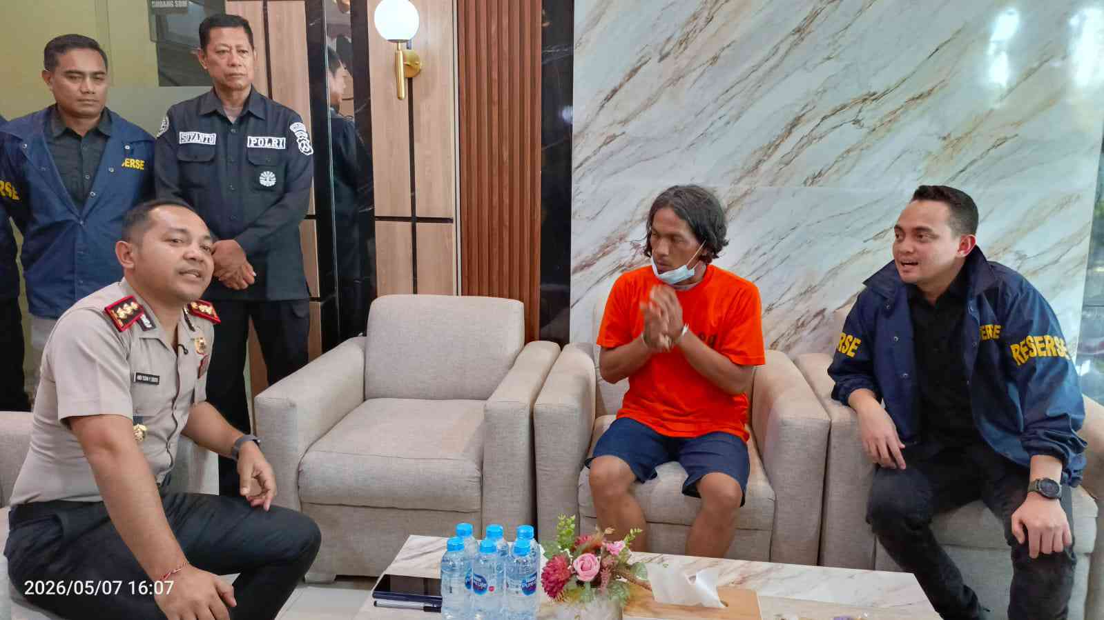 Di Tengah Jeratan Hukum, Tersangka Pembunuhan di Mojokerto: “Saya Kepikiran Anak, Sampai Tak Bisa Tidur”