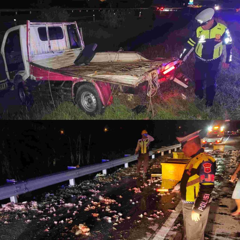 Ban Pecah di Tol Jo-Mo, Pikap Pengangkut Daging Ayam Tabrak Guardrail dan Masuk Median