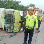 Bus Pariwisata Hantam Truk Bermuatan Keramik di Tol Jo-Mo, 1 Tewas