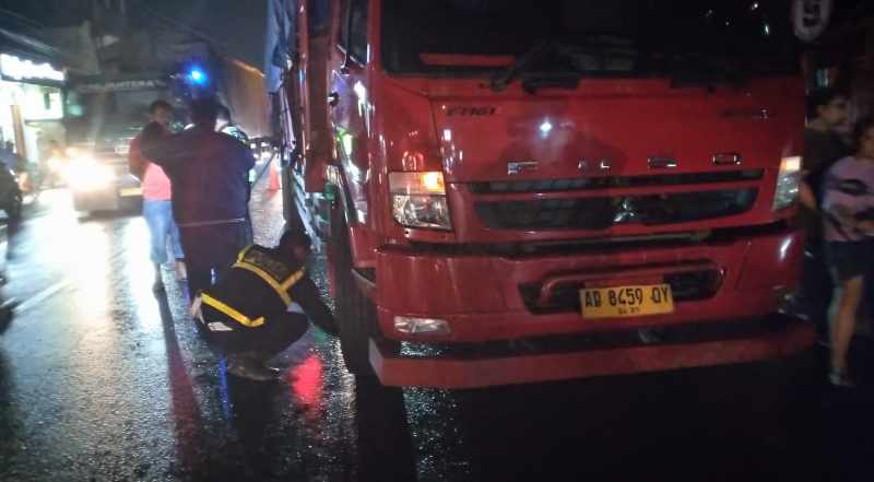 Tragedi di Mojoagung, Kecelakaan Motor dan Truk Renggut Nyawa Ayah-Anak