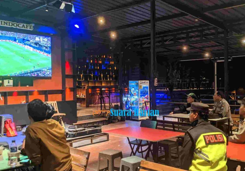 Euforia Piala Dunia 2026 Jadi Media Cooling System, Polsek Pacet Gelar Nobar Bersama Warga