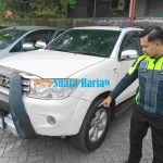 Tersenggol Fortuner, Pengendara Motor Asal Kepatihan Terluka dalam Kecelakaan di Jalan Pattimura Jombang