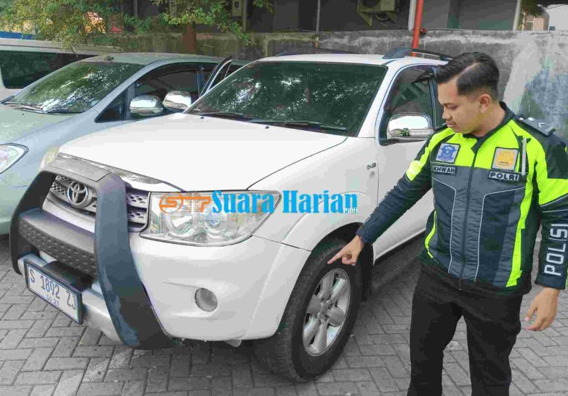 Tersenggol Fortuner, Pengendara Motor Asal Kepatihan Terluka dalam Kecelakaan di Jalan Pattimura Jombang