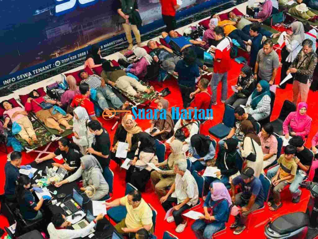 Setetes Darah untuk Sesama, Ratusan Warga Antusias Ikuti Donor Darah HUT Kabar Terdepan di Mojokerto