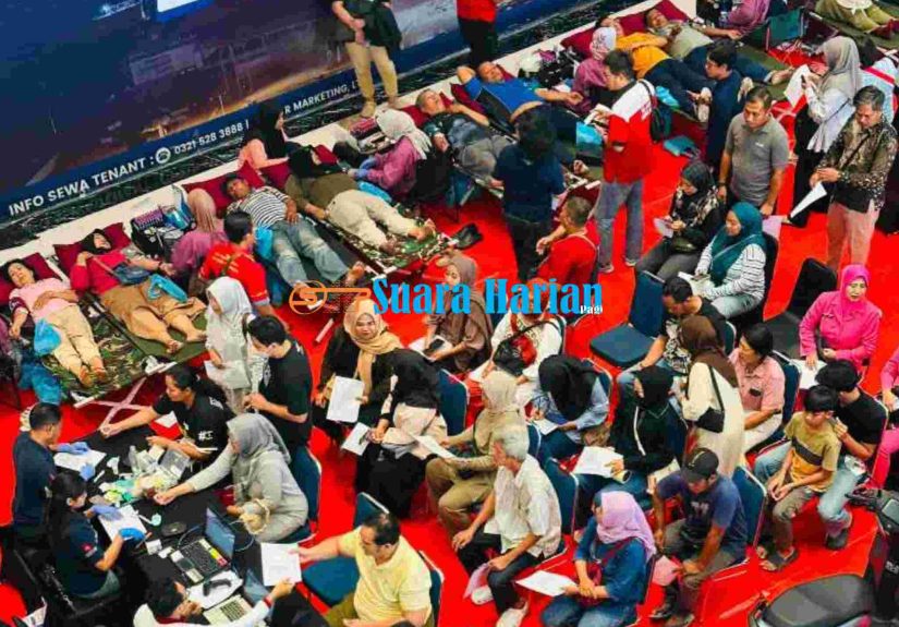 Setetes Darah untuk Sesama, Ratusan Warga Antusias Ikuti Donor Darah HUT Kabar Terdepan di Mojokerto