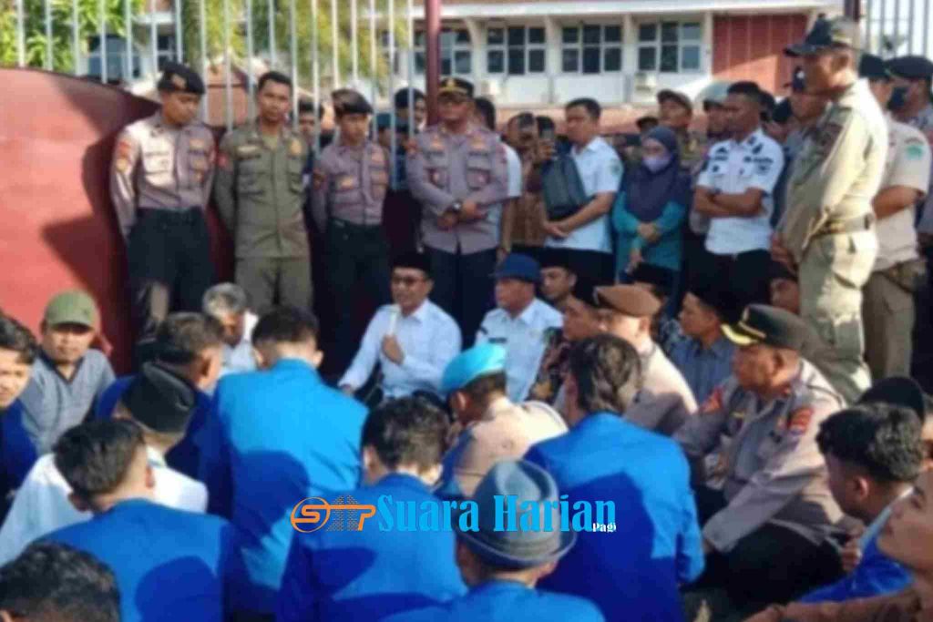 PMII Pamekasan Gelar Aksi di DPRD, Desak Evaluasi Reformasi Kebijakan Nasional dan Evaluasi BGN