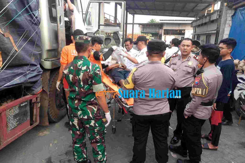Usai Bongkar Muatan di PT AKI Mojokerto, Sopir Truk Asal Pasuruan Ditemukan Tak Bernyawa di Kabin Kendaraan 