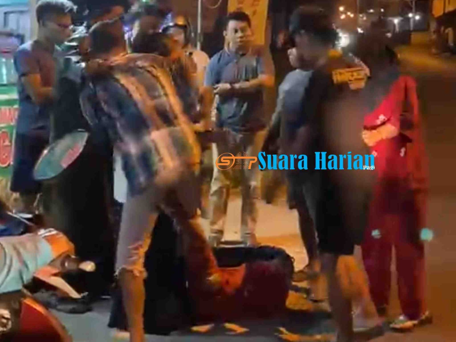 Terekam CCTV, Pencuri Motor di Pacet Mojokerto Gagal Kabur dan Jadi Amukan Warga