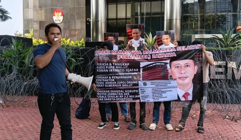 FORMAHSEL Demo di KPK, Laporkan Dugaan Korupsi Proyek Jembatan Rp3,3 Miliar di Halmahera Selatan