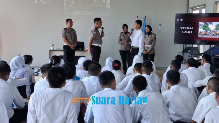 Cegah Kenakalan Remaja Sejak Dini, Satlantas Polres Mojokerto Edukasi Pelajar soal Keselamatan Berkendara dan Anti-Bullying