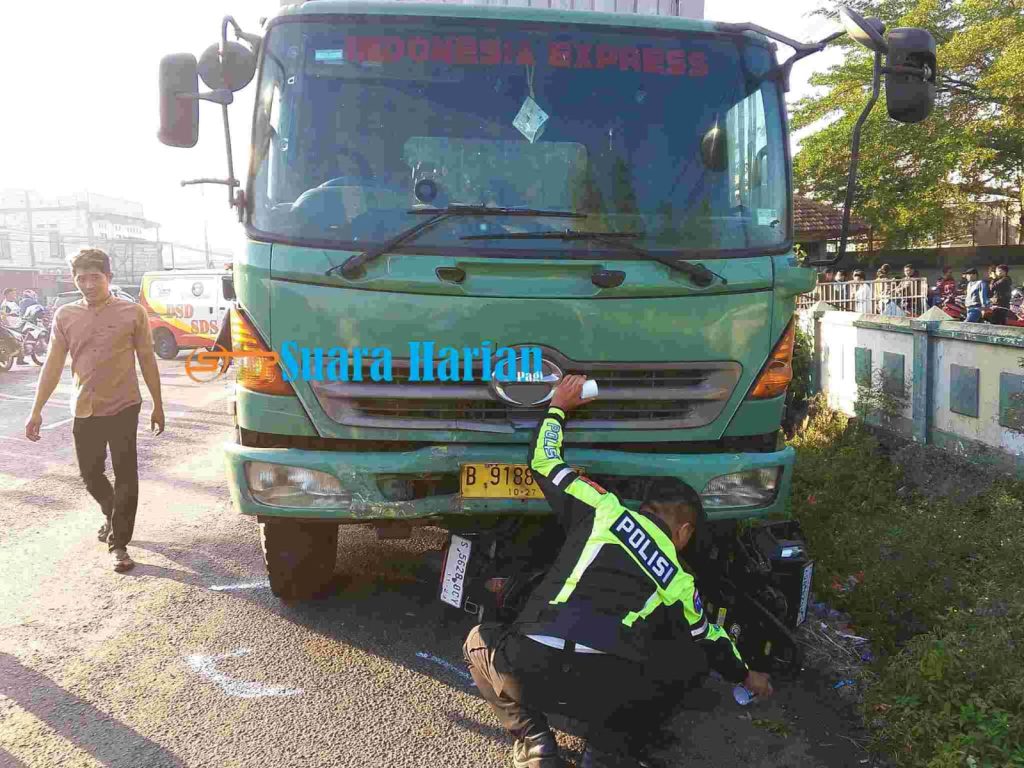 Diduga Rem Blong, Truk Boks Hantam Tiga Motor dan Empat Pejalan Kaki di Jombang, Dua Tewas Enam Terluka