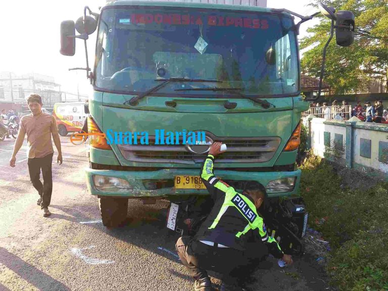 Diduga Rem Blong, Truk Boks Hantam Tiga Motor dan Empat Pejalan Kaki di Jombang, Dua Tewas Enam Terluka