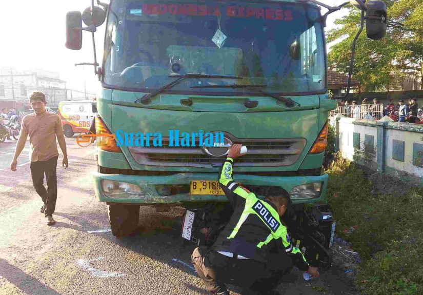 Diduga Rem Blong, Truk Boks Hantam Tiga Motor dan Empat Pejalan Kaki di Jombang, Dua Tewas Enam Terluka