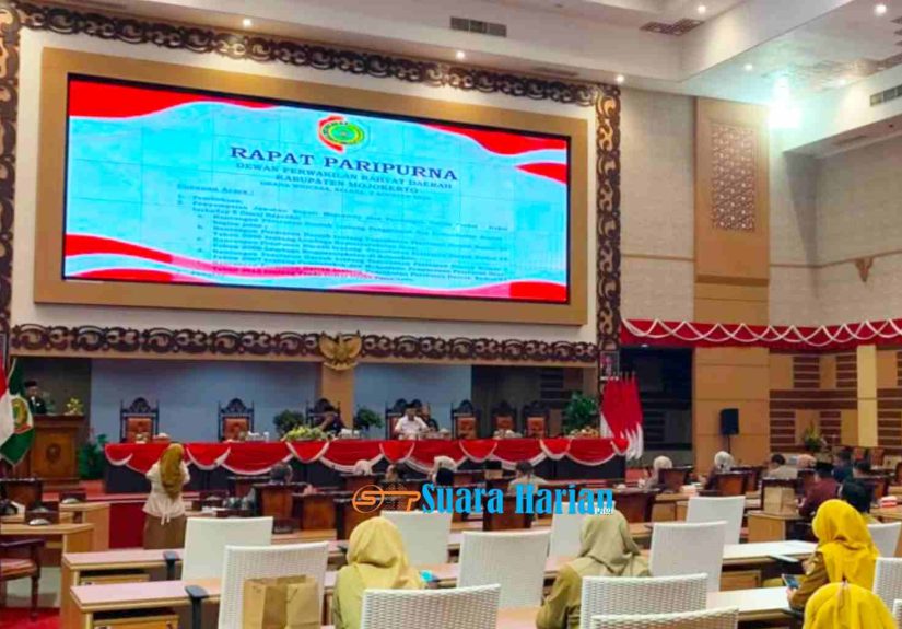 Jawab Pandangan Fraksi DPRD, Pemkab Mojokerto Pastikan Lima Raperda Selaras dengan Aturan Nasional