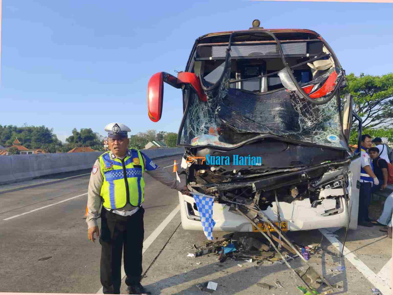 Diduga Sopir Alami Microsleep, Bus Eka Tabrak Truk Tronton di Tol Surabaya-Mojokerto, Satu Penumpang Terluka