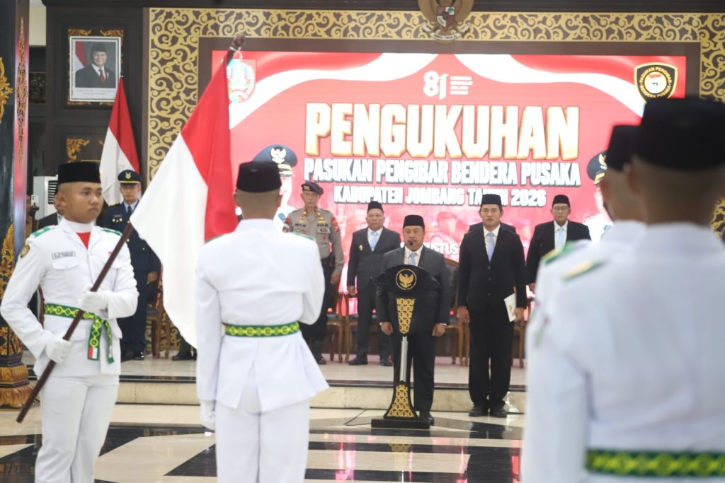 Bukan Sekadar Kibarkan Bendera, Bupati Warsubi Titip Pesan Penting kepada Paskibraka Jombang