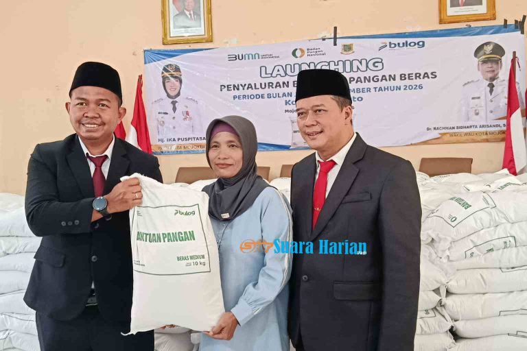 Bulog Mojokerto Salurkan Bantuan Beras untuk 14.373 KPM, Husin Target Rampung Akhir September