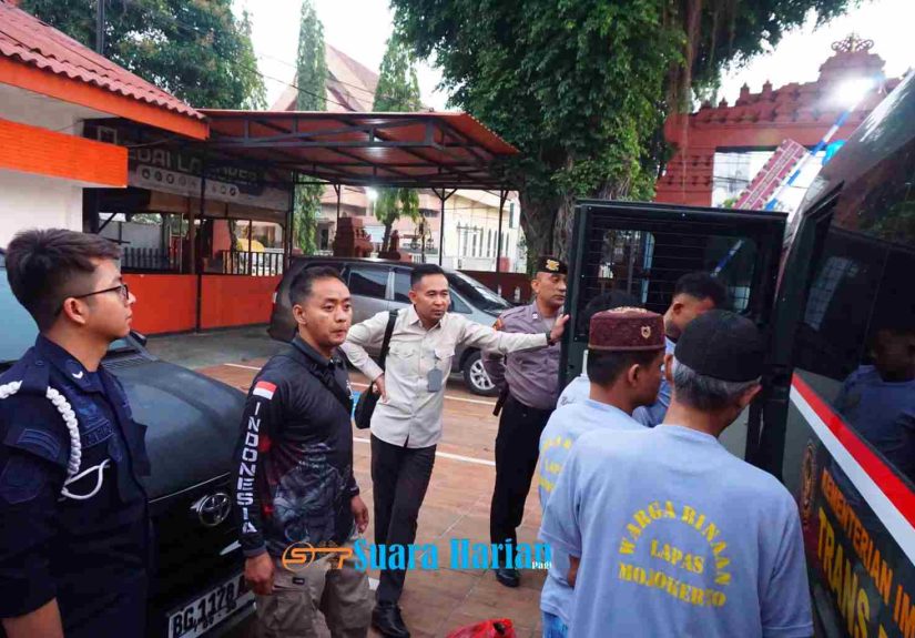 Kurangi Kepadatan Hunian, 35 Napi Lapas Mojokerto Dimutasi ke Madiun