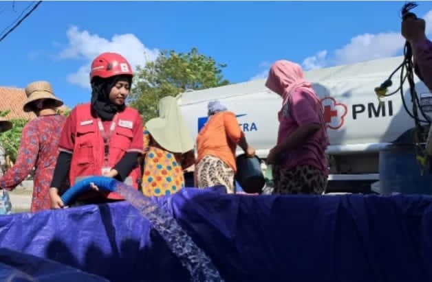 PMI Pamekasan Salurkan 490 Ribu Liter Air Bersih untuk 22.772 Warga Terdampak Kekeringan