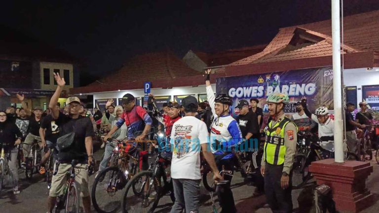 16 KM Tembus Hati Warga, Polres Mojokerto Kota Gelar ‘Raboo-Raboo City Strolling’ untuk Soliditas dan Kamtibmas
