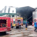 Api Lahap 3 Gudang PT ESA Kalen Jaya Mojokerto, Ratusan Karyawan Selamatkan Diri