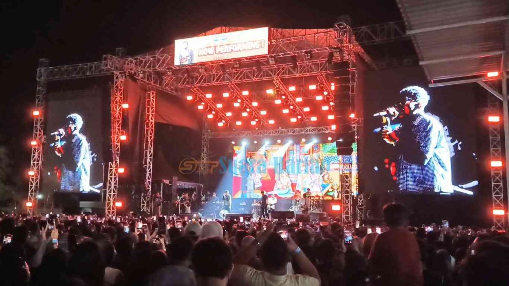 Ribuan Penonton Padati SemestAmbyar 2026 di Mojokerto, Penampilan Denny Cak Nan Bikin Suasana Pecah