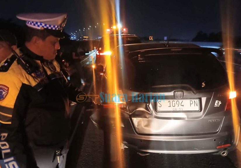 Pindah Lajur Mendadak, Honda Jazz dan Toyota Innova Terlibat Kecelakaan Beruntun di Tol Sumo KM 740