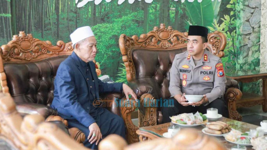 Baru Bertugas, Kapolres Jombang Sowan ke Ponpes Darul Ulum untuk Perkuat Sinergi dengan Kiai