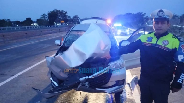 Diduga Mengantuk, Xenia Tabrak Truk di Tol Jomo, Satu Penumpang Tewas