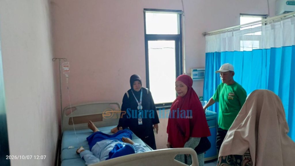 Siswa SMPN 1 Mojoanyar, Mojokerto Mual-Muntah, Waktu Pembagian MBG Jadi Sorotan