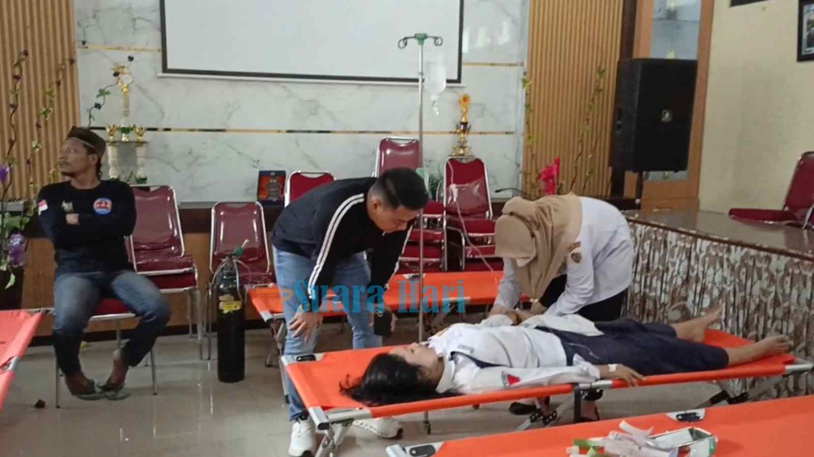 Diduga Sate Ayam MBG Berbau dan Asam, 42 Siswa SMPN 1 Mojoanyar Alami Gejala Keracunan