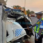Truk Boks Terguling di Jalur Cepat Tol JoMo Usai Tabrak Truk Tangki, Dua Orang Terluka