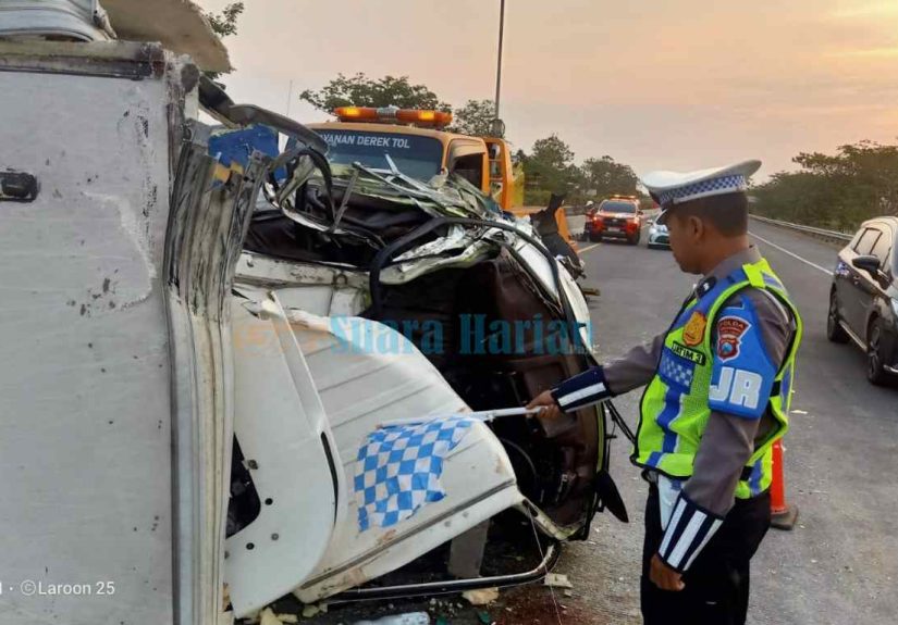 Truk Boks Terguling di Jalur Cepat Tol JoMo Usai Tabrak Truk Tangki, Dua Orang Terluka