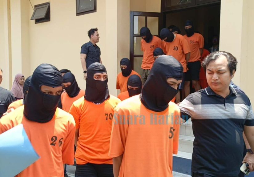 Lima Pria Diduga Jadi Kurir Narkoba di Mojokerto, Polisi Sita Sabu Senilai Ratusan Juta