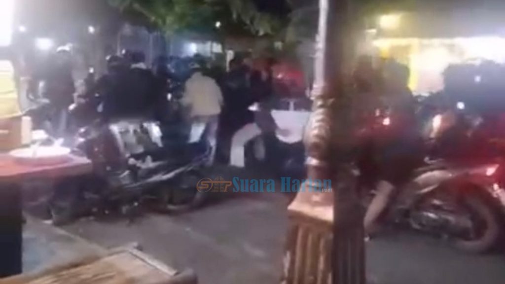 Teror Gerombolan 40 Pemotor di Empunala Mojokerto, Tiga Warga Terluka dan Angkringan Dirusak