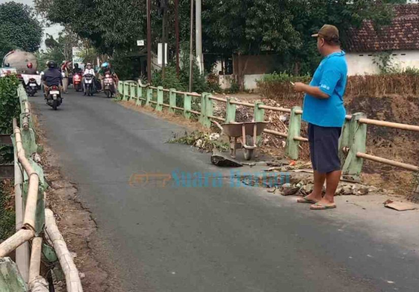Bertahun-tahun Rusak, Jembatan Perbatasan Jombang-Mojokerto Kini Jebol